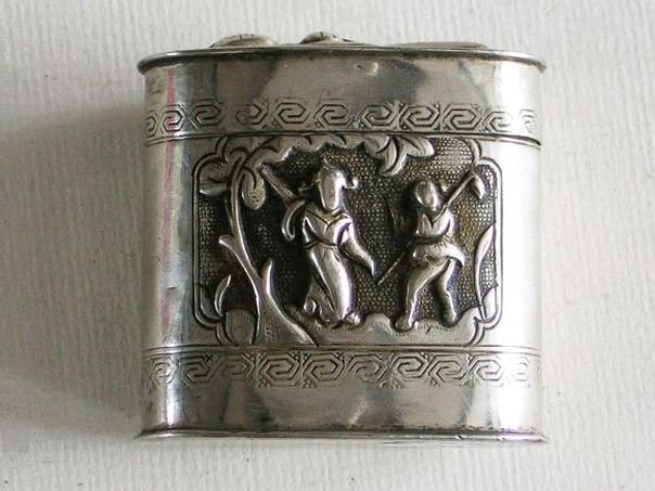 Silver opium box with embossed scenes (2535)